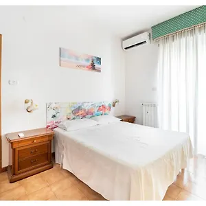 Apartament Tina's House - Bright And Near Metro C